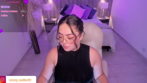 Emmy Walker online show from November 5, 2025, 10:59 am