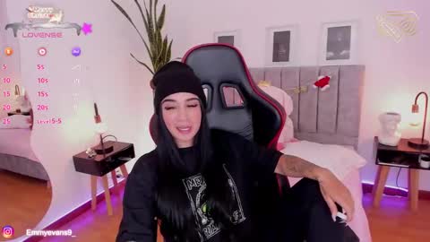 Snapshot of emmyevans1 chatting on December 16, 2024, 7:21 pm Emmy Evans online show from December 16, 2024, 7:21 pm