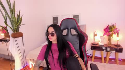 Snapshot of emmyevans1 chatting on February 22, 2025, 7:36 pm Emmy Evans online show from February 22, 2025, 7:36 pm