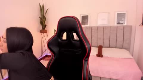 Snapshot of emmyevans1 chatting on March 10, 2025, 7:29 pm Emmy Evans online show from March 10, 2025, 7:29 pm