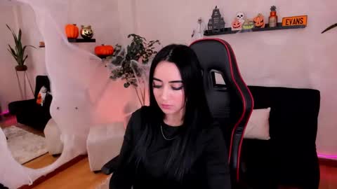 Snapshot of emmyevans1 chatting on October 14, 2025, 7:36 pm Emmy Evans online show from October 14, 2025, 7:36 pm