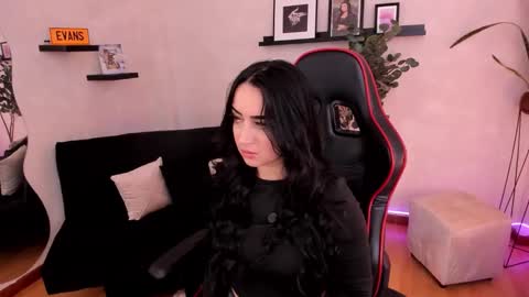 Snapshot of emmyevans1 chatting on November 8, 2025, 7:34 pm Emmy Evans online show from November 8, 2025, 7:34 pm