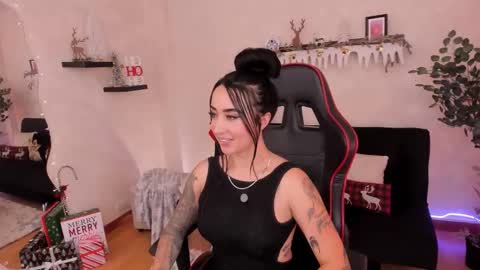 Snapshot of emmyevans1 chatting on November 12, 2025, 9:14 pm Emmy Evans online show from November 12, 2025, 9:14 pm