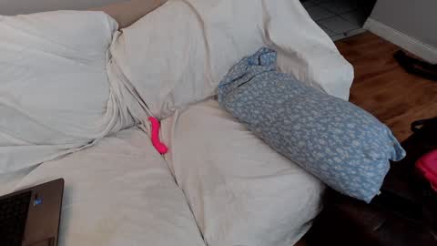 Snapshot of emodream1998media chatting on January 23, 2025, 3:05 am EmoDream1998 online show from January 23, 2025, 3:05 am