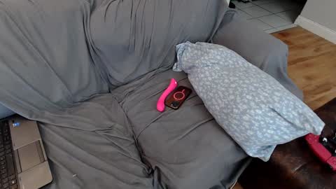 Snapshot of emodream1998media chatting on January 28, 2025, 9:19 am EmoDream1998 online show from January 28, 2025, 9:19 am