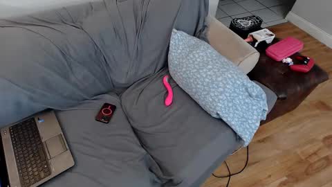 Snapshot of emodream1998media chatting on February 22, 2025, 1:55 am EmoDream1998 online show from February 22, 2025, 1:55 am