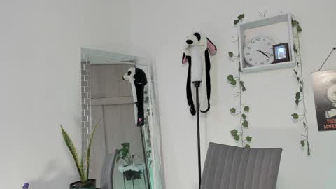 Snapshot of emperatriiiz chatting on January 11, 2025, 9:25 pm Emperatriz online show from January 11, 2025, 9:25 pm