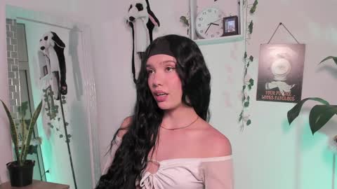 Snapshot of emperatriiiz chatting on February 4, 2025, 8:38 pm Emperatriz online show from February 4, 2025, 8:38 pm