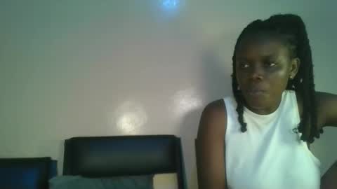 empress_emma online show from May 6, 2026, 6:13 pm