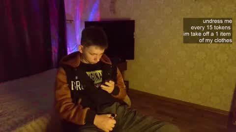 Snapshot of emveeboy96 chatting on November 10, 2025, 8:41 pm emveeboy96 online show from November 10, 2025, 8:41 pm