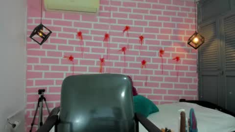 Emy online show from March 6, 2025, 9:53 pm