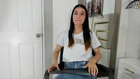 Snapshot of emy_ferrer_ chatting on July 3, 2026, 2:29 am EMY FERRER online show from July 3, 2026, 2:29 am
