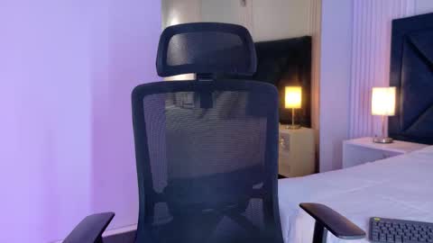 Emy online show from October 11, 2025, 8:40 pm