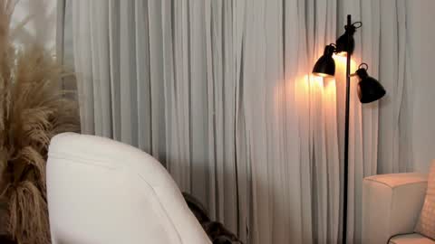 Snapshot of emyconneer chatting on December 6, 2024, 1:40 am emyconneer online show from December 6, 2024, 1:40 am