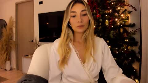 Snapshot of emyconneer chatting on December 11, 2024, 1:58 am emyconneer online show from December 11, 2024, 1:58 am