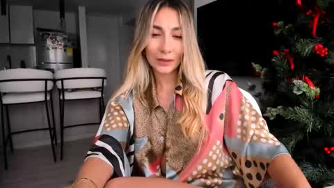 Snapshot of emyconneer chatting on December 13, 2024, 5:00 pm emyconneer online show from December 13, 2024, 5:00 pm