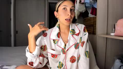 Snapshot of emyconneer chatting on January 29, 2025, 2:09 am emyconneer online show from January 29, 2025, 2:09 am