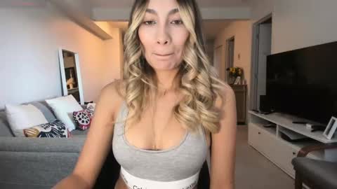 Snapshot of emyconneer chatting on September 26, 2025, 7:40 pm emyconneer online show from September 26, 2025, 7:40 pm