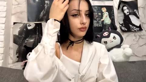 Amelia online show from October 23, 2025, 7:12 pm