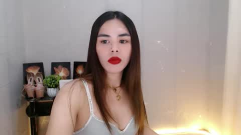 Snapshot of enchantress_mia03 chatting on May 16, 2026, 9:50 am enchantress_mia03 online show from May 16, 2026, 9:50 am