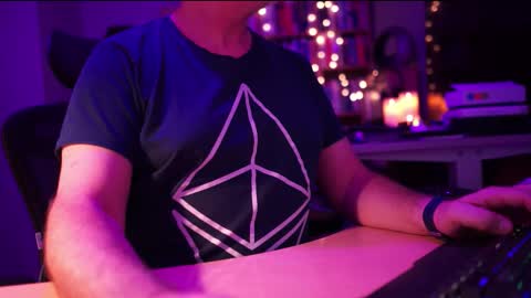 Snapshot of energybra chatting on September 27, 2025, 10:48 pm uk online show from September 27, 2025, 10:48 pm