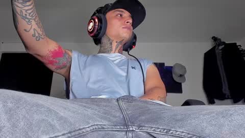 Snapshot of enjoymycock99 chatting on December 4, 2024, 1:58 am enjoymycock99 online show from December 4, 2024, 1:58 am