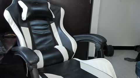 Snapshot of enjoymycock99 chatting on February 18, 2025, 4:05 pm enjoymycock99 online show from February 18, 2025, 4:05 pm