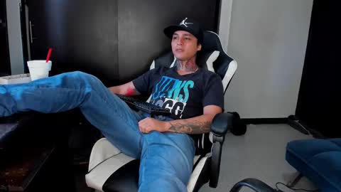 Snapshot of enjoymycock99 chatting on February 20, 2025, 2:13 pm enjoymycock99 online show from February 20, 2025, 2:13 pm