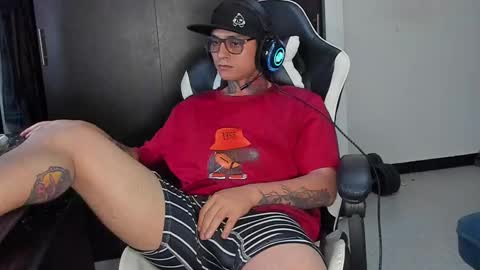 Snapshot of enjoymycock99 chatting on March 5, 2025, 6:23 pm enjoymycock99 online show from March 5, 2025, 6:23 pm