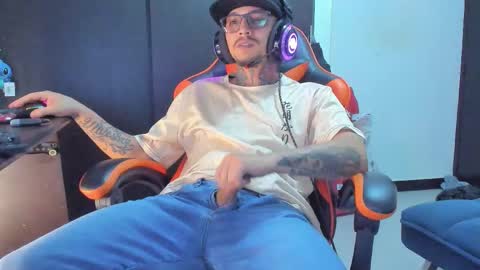 Snapshot of enjoymycock99 chatting on November 16, 2025, 5:46 am enjoymycock99 online show from November 16, 2025, 5:46 am