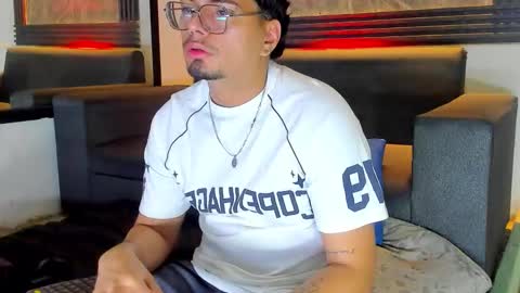 Snapshot of enrique_villa23 chatting on September 22, 2025, 12:07 pm enrique online show from September 22, 2025, 12:07 pm