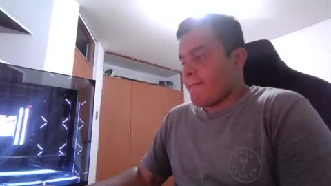 Snapshot of enriqueg15 chatting on November 17, 2025, 11:32 pm enriqueg15 online show from November 17, 2025, 11:32 pm