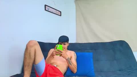 Snapshot of enyel_100 chatting on April 10, 2026, 4:17 am enyel_100 online show from April 10, 2026, 4:17 am