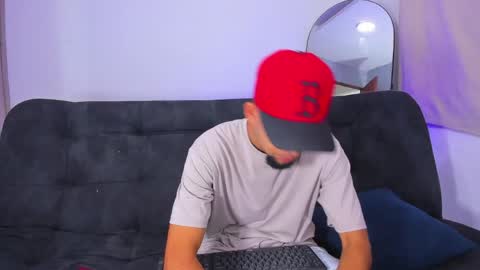 enyel_100 online show from June 4, 2026, 2:17 am