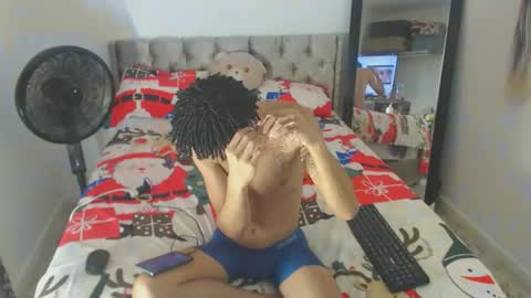 enyer_twin online show from December 17, 2025, 11:33 pm