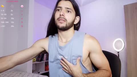 enzo_moretii online show from November 5, 2025, 3:45 pm