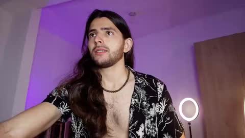 enzo_moretii online show from November 10, 2025, 2:05 pm