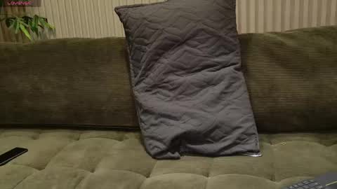 enzo_steel online show from April 14, 2026, 12:27 am