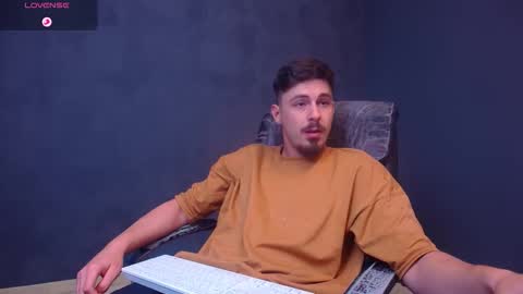 EnzoRace online show from December 14, 2025, 8:02 pm