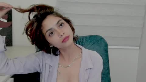 Leyla online show from February 22, 2025, 8:40 am