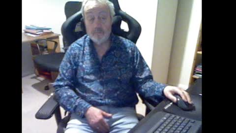 erasmus_d online show from January 12, 2025, 6:05 pm