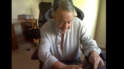 erasmus_d online show from October 7, 2025, 4:59 pm