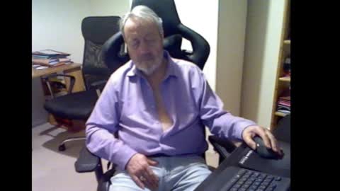 erasmus_d online show from February 6, 2026, 6:00 pm