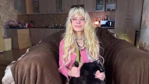 Alissa online show from November 28, 2025, 6:54 pm