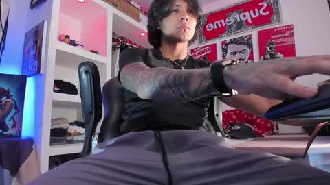 Snapshot of eren_blade_ chatting on November 20, 2025, 9:25 pm Tht BOSS Eren online show from November 20, 2025, 9:25 pm