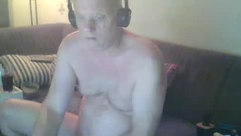 Snapshot of eric204 chatting on June 13, 2026, 4:10 am Eric online show from June 13, 2026, 4:10 am