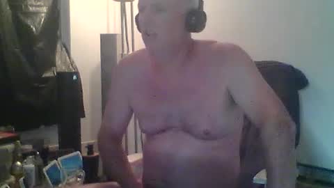 Snapshot of eric204 chatting on July 23, 2026, 6:33 am Eric online show from July 23, 2026, 6:33 am