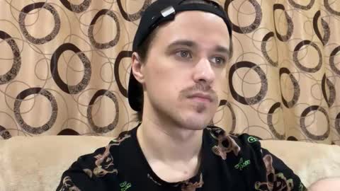 Snapshot of eric_blond chatting on November 1, 2025, 2:30 pm Eric online show from November 1, 2025, 2:30 pm