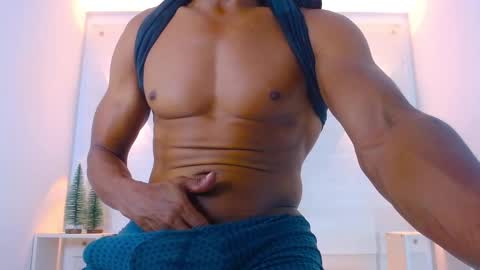 Snapshot of eric_latino chatting on January 10, 2025, 5:05 am Eric Latino online show from January 10, 2025, 5:05 am