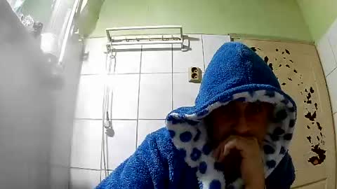 Snapshot of ericboy32 chatting on December 6, 2024, 12:38 pm eric online show from December 6, 2024, 12:38 pm